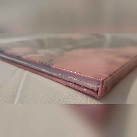 ILLUMINATI X ISA Eyeshadow Palette - Picture 4 of 4